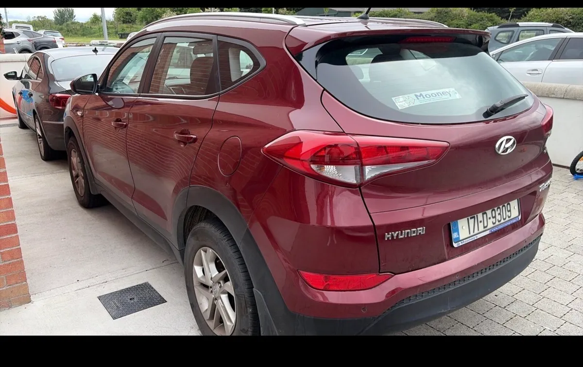 2017 Hyundai Tucson - Image 2
