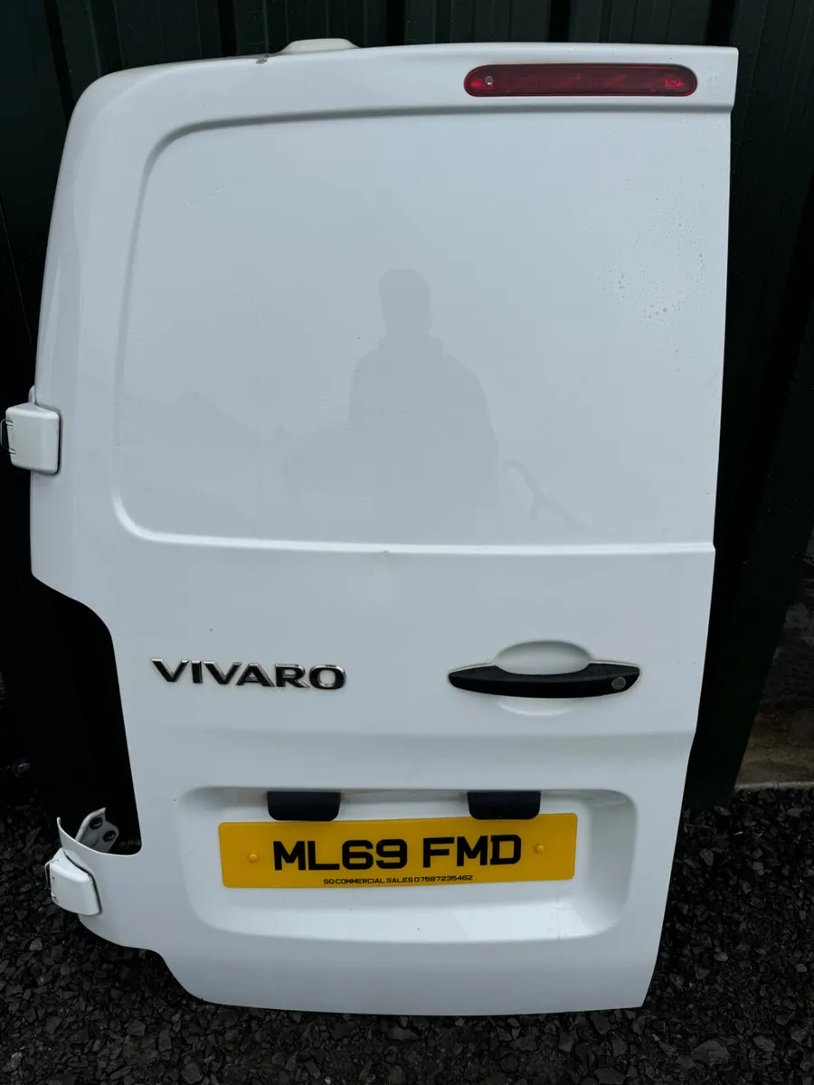 2021 Vivaro/Dispatch/ expert Rear doors - Image 1