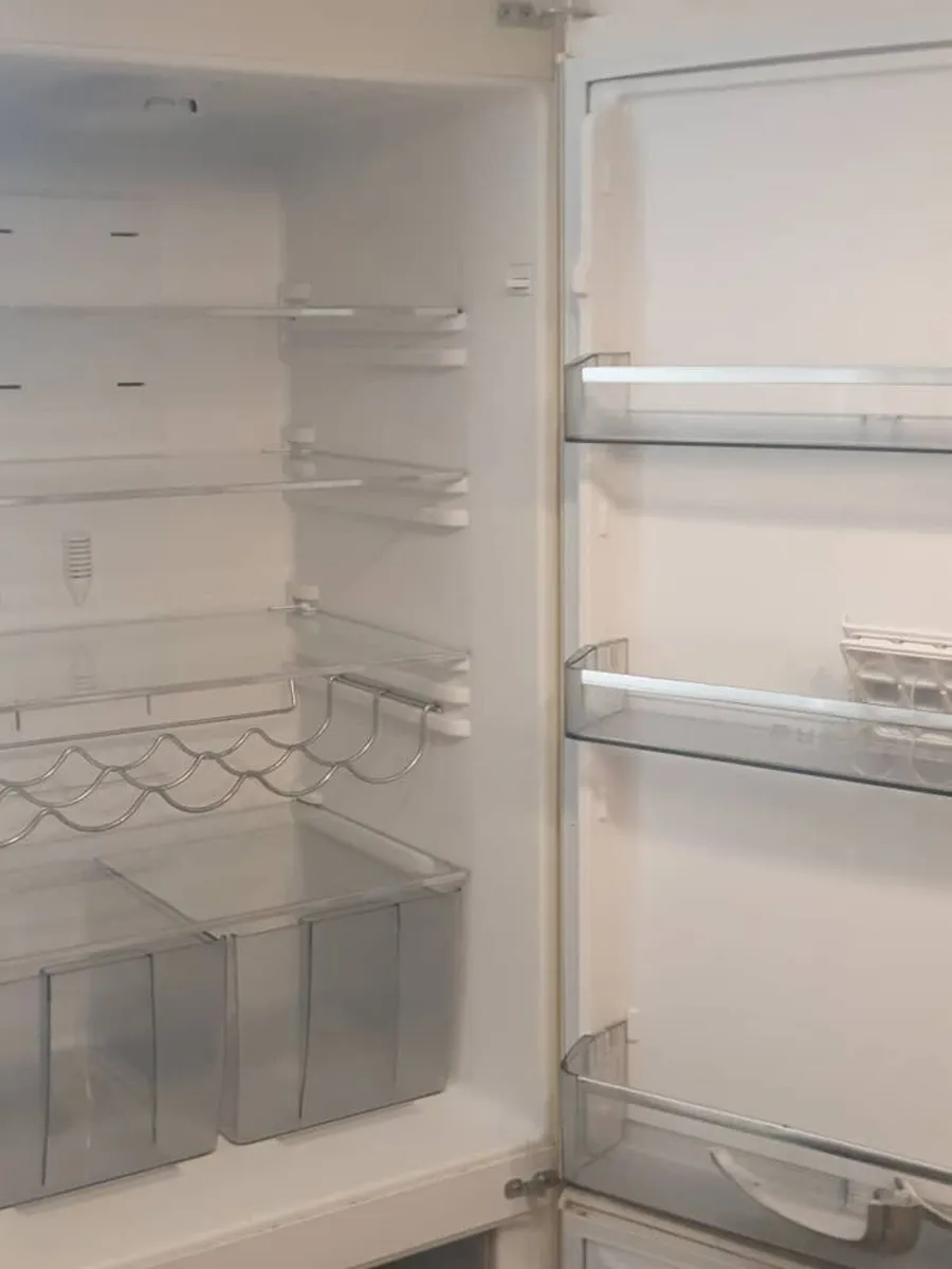 0871356516 RECTRO STYLE FRIDGE AND FREEZER - Image 2