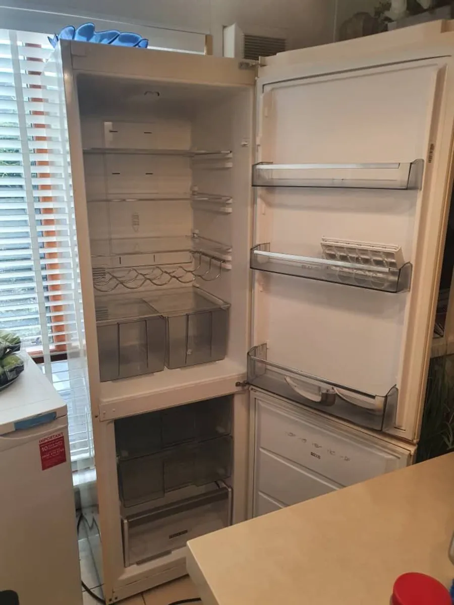 0871356516 RECTRO STYLE FRIDGE AND FREEZER - Image 4