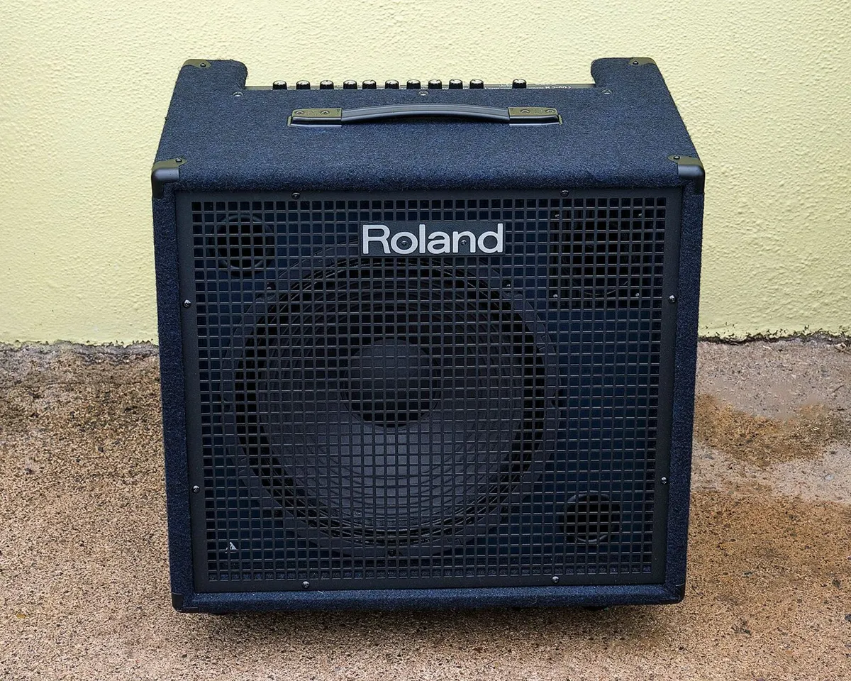 Roland KC-600 keyboard amplifier - Image 1