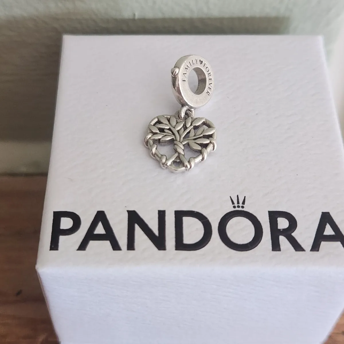 Pandora family tree charm - Image 1
