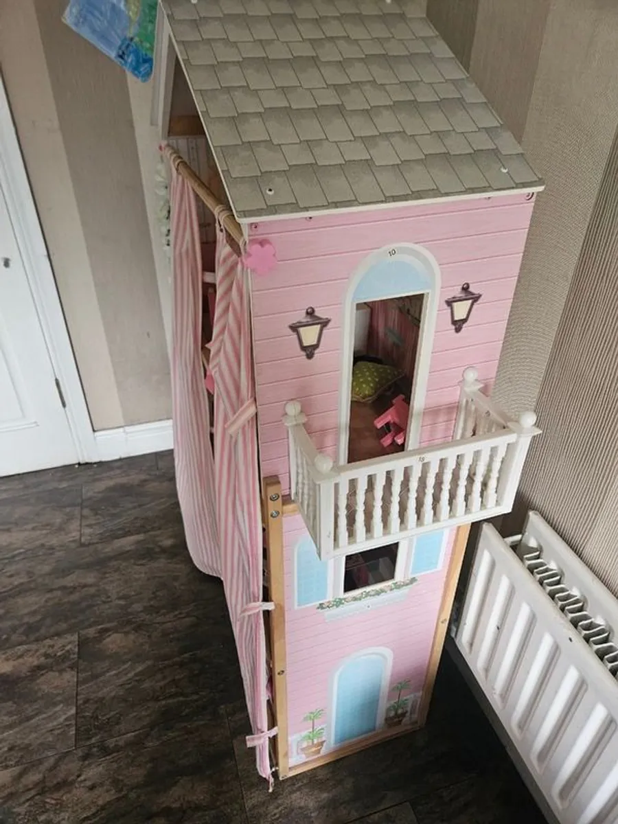 Large dolls house - Image 2