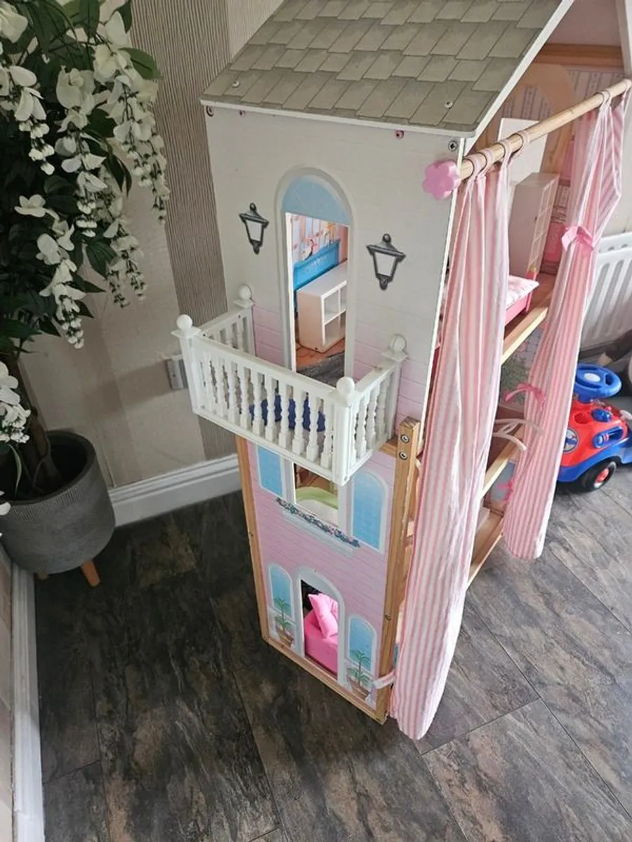 Large dolls house - Image 3