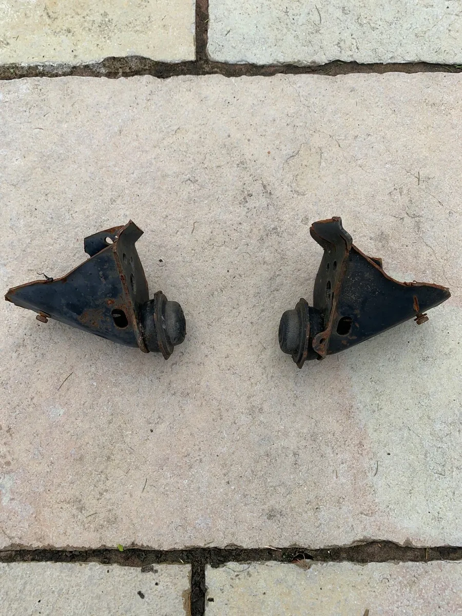 Bump Stop Mountings and Rubbers Toyota Landcruiser - Image 1