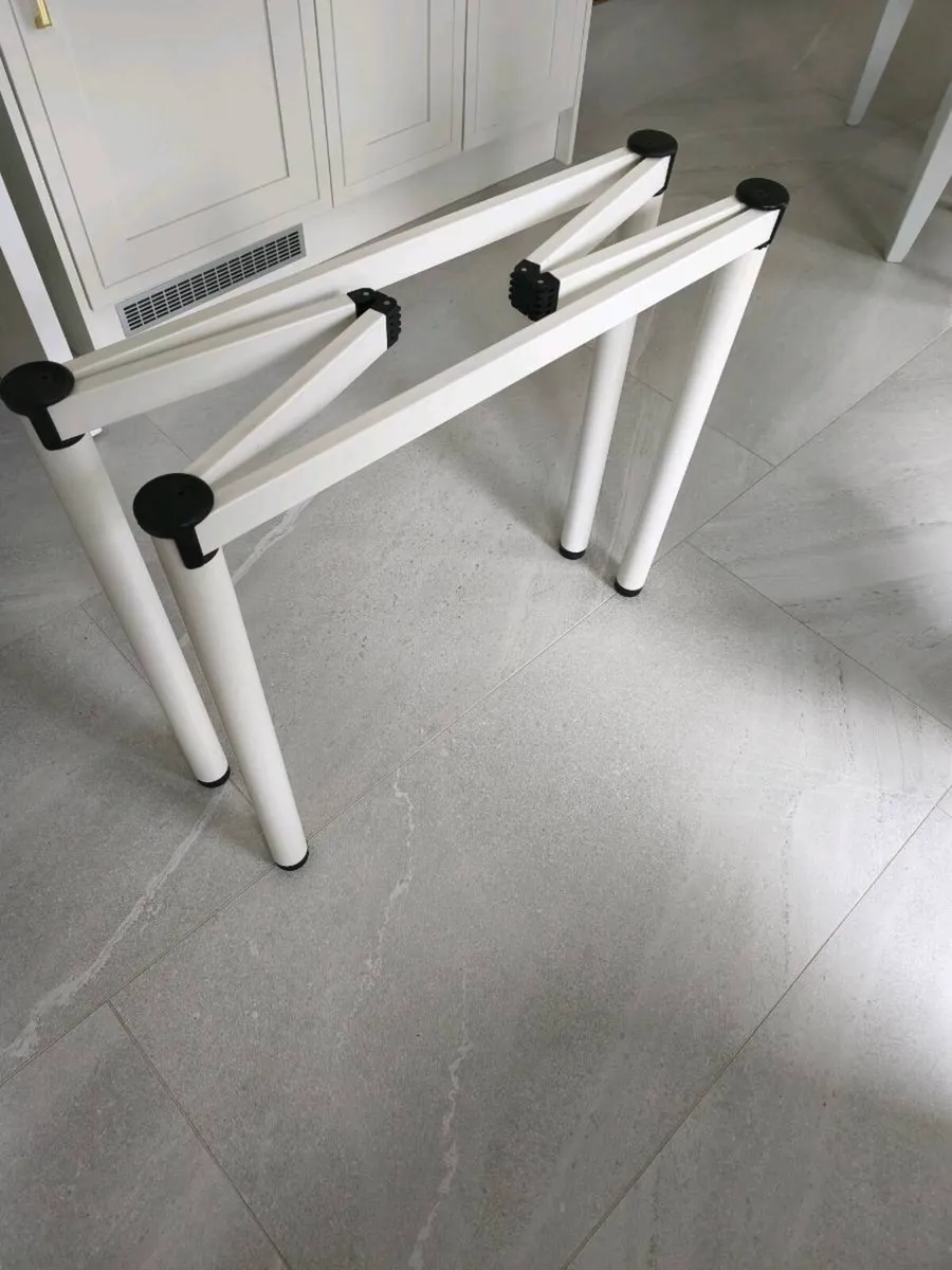 Foldable desk - Image 1