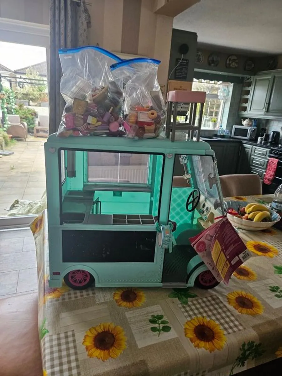 Generation ice cream van with all the accessories - Image 1