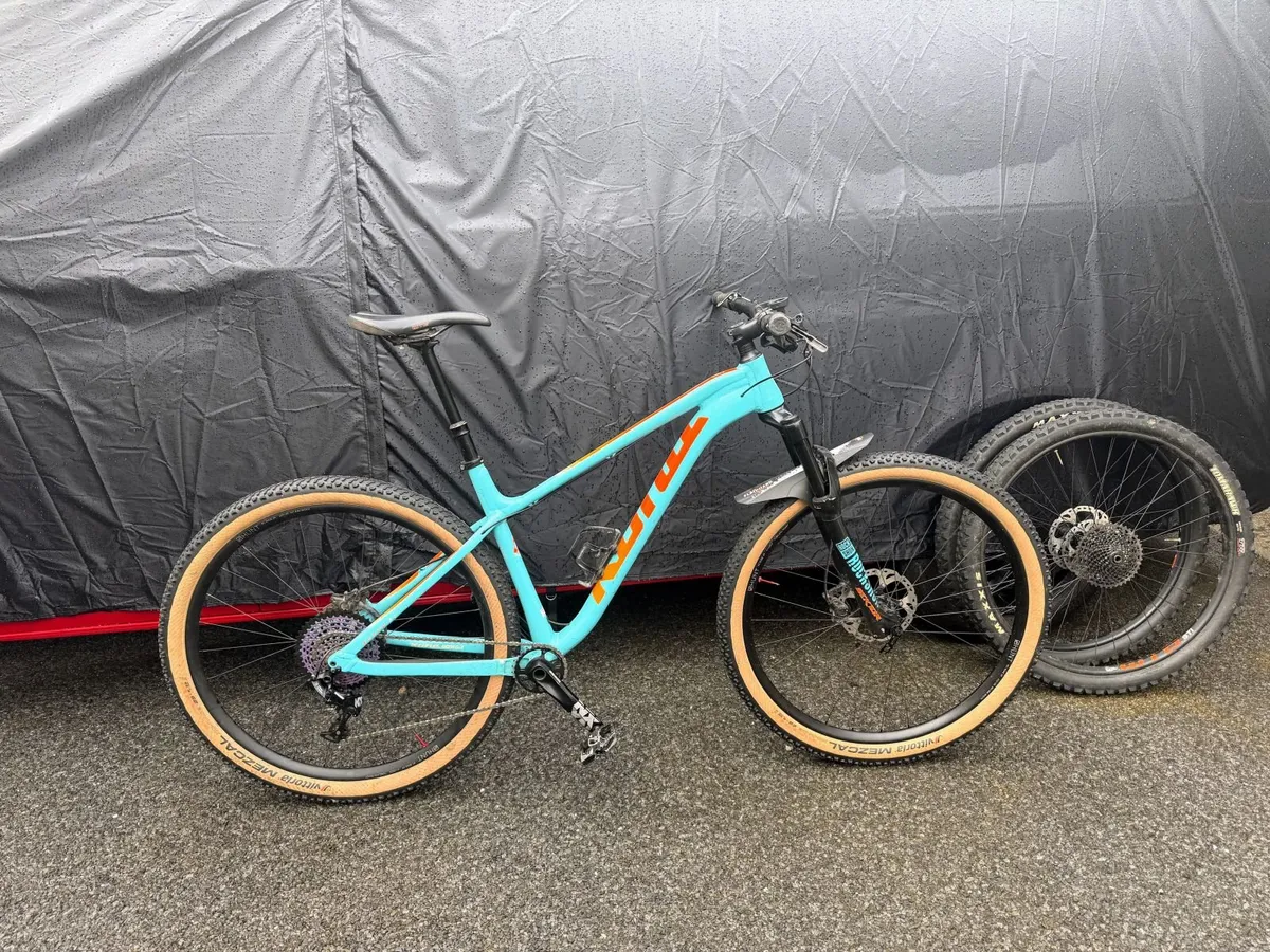 Kona Honzo DL – Large – Excellent Condition - Image 1