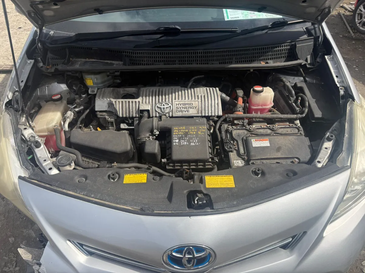 2014 Toyota Prius 7 Seats 1.8 Hybrid - Image 3