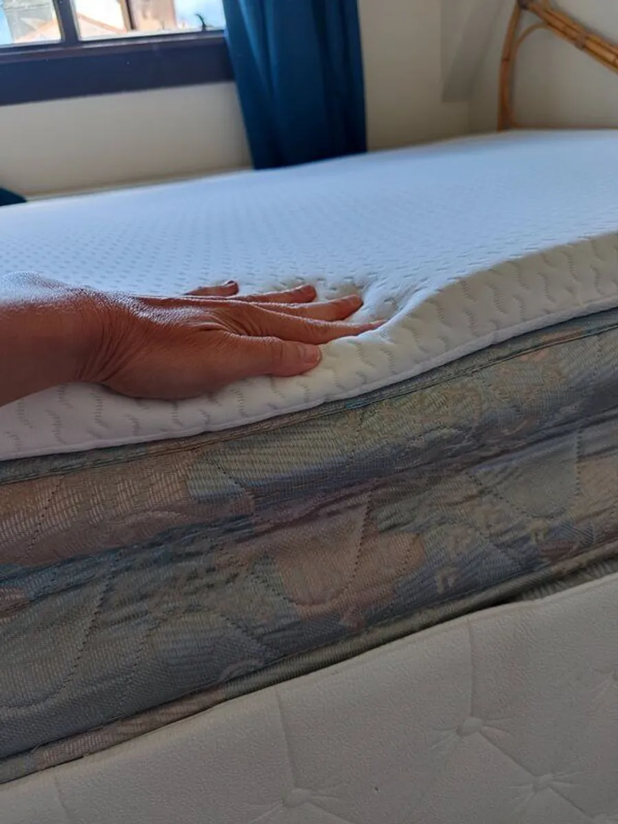 Quality mattress topper small double bed - Image 4