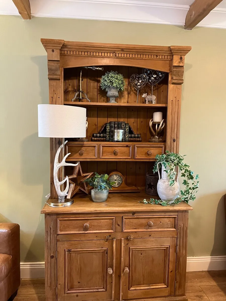 Dresser - Image 1