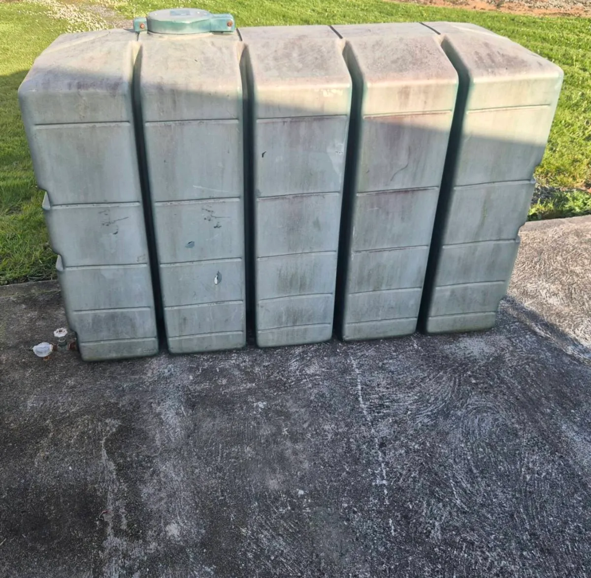 Oil tank - Image 1