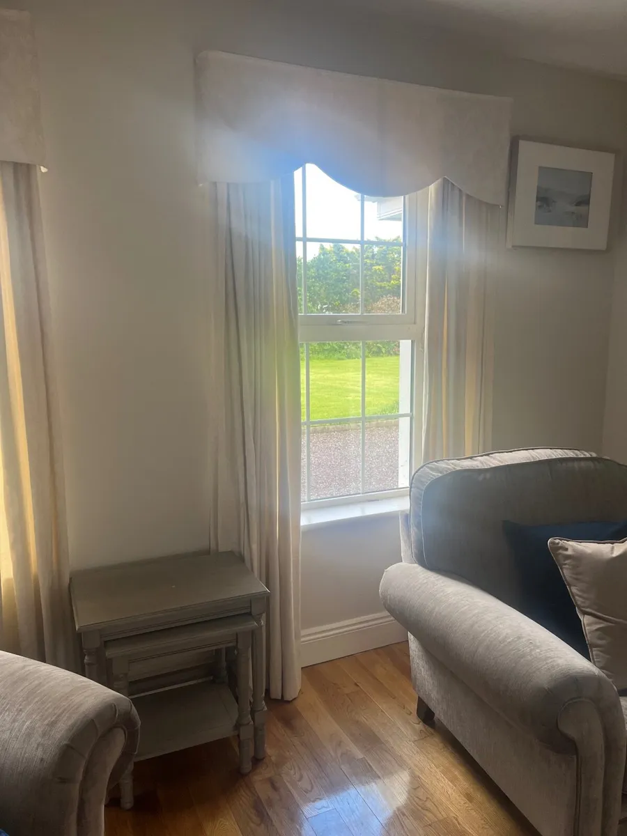 Curtains - Image 2