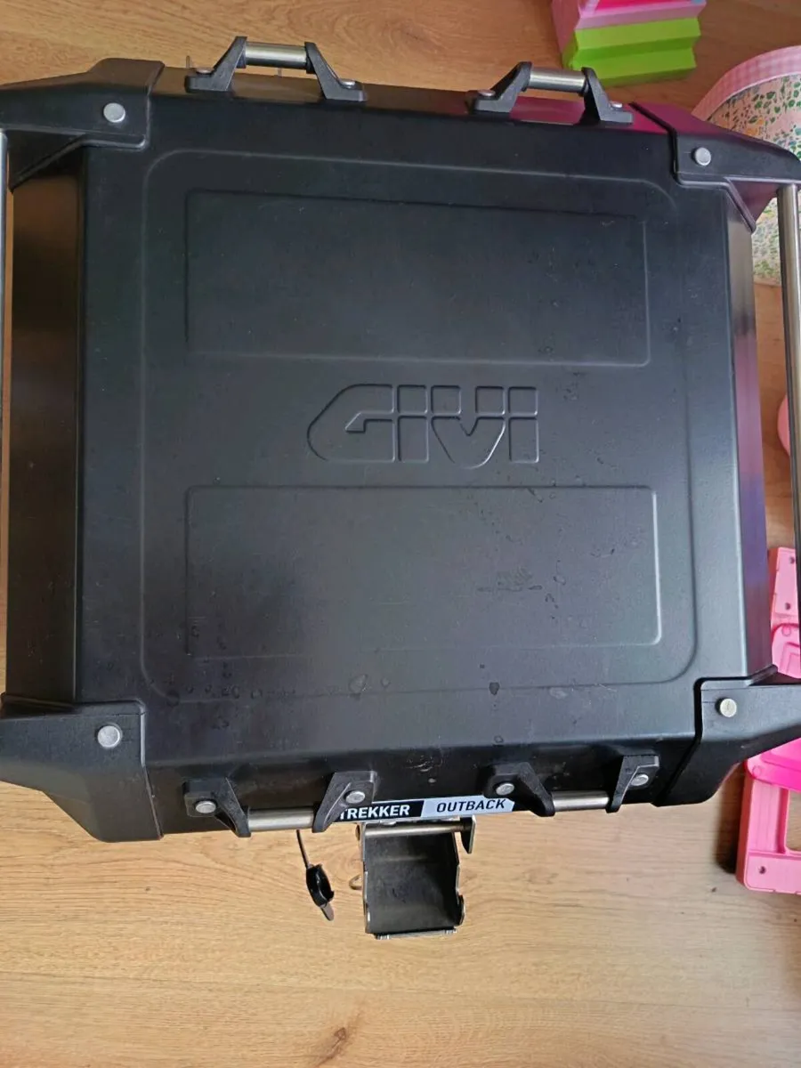Givi 42L - Image 2