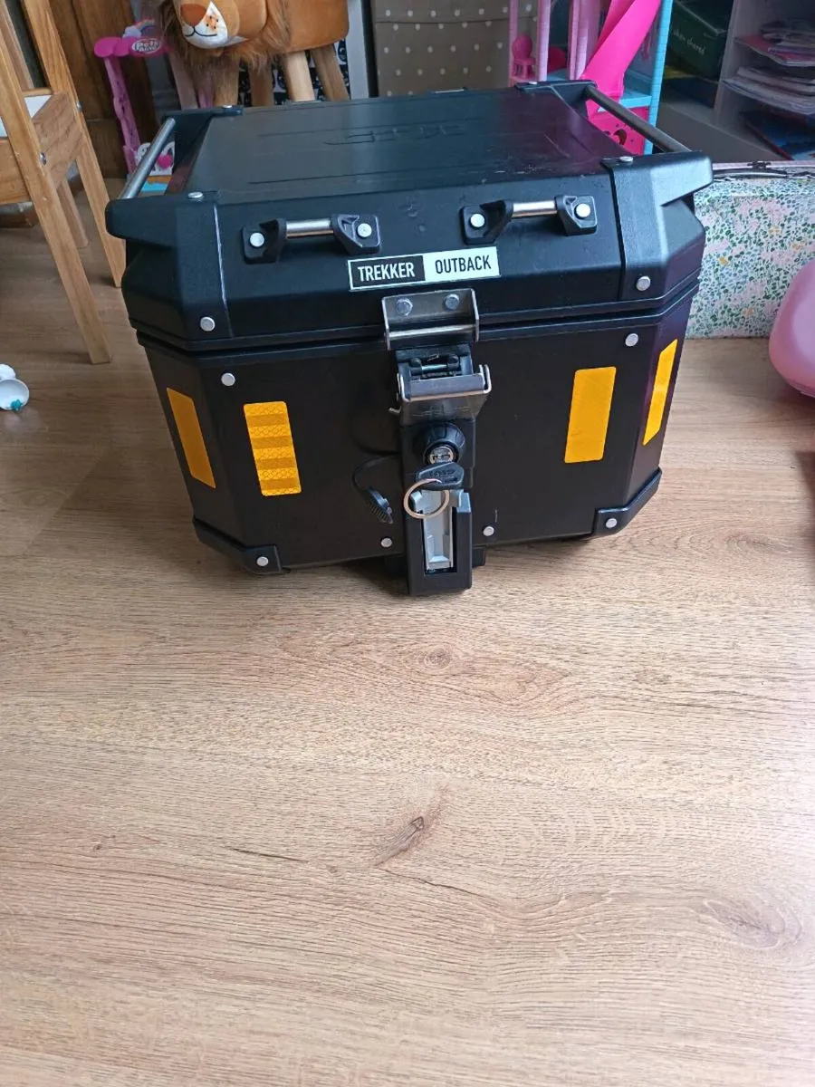 Givi 42L - Image 3