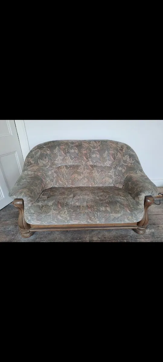 Free, sofa + two armchairs - Image 1