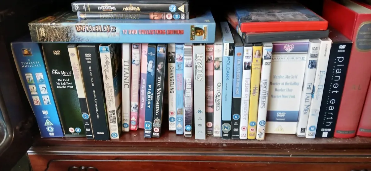 BOOKS & DVD'S - Image 1