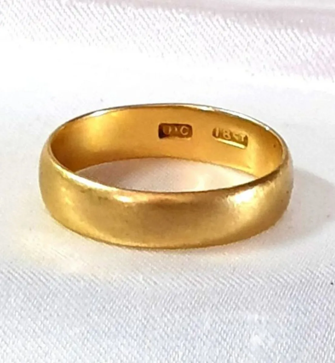 Vintage 18ct Gold Wedding Ring - Image 1