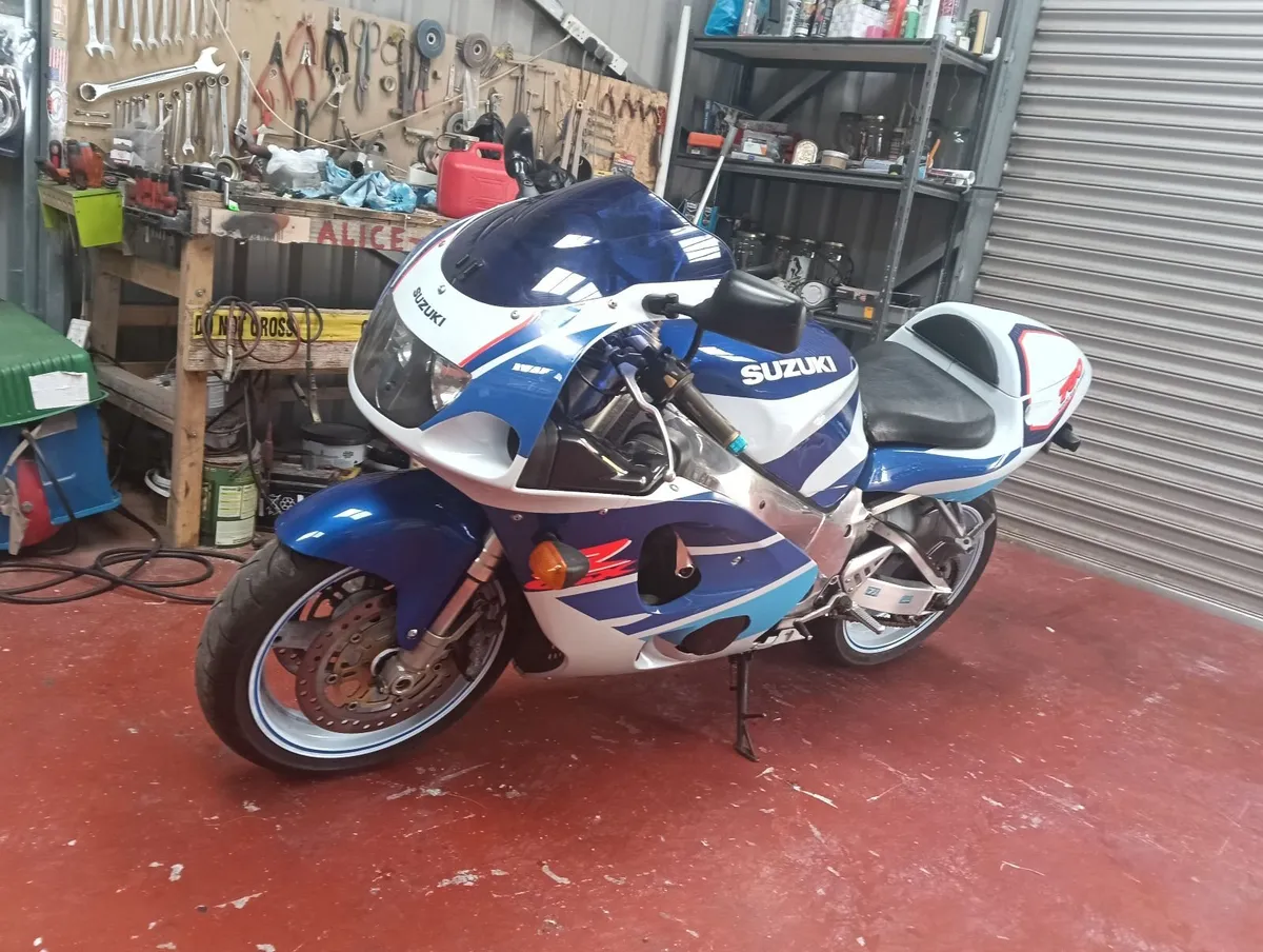 Suzuki gsx 750 1997 - Image 1