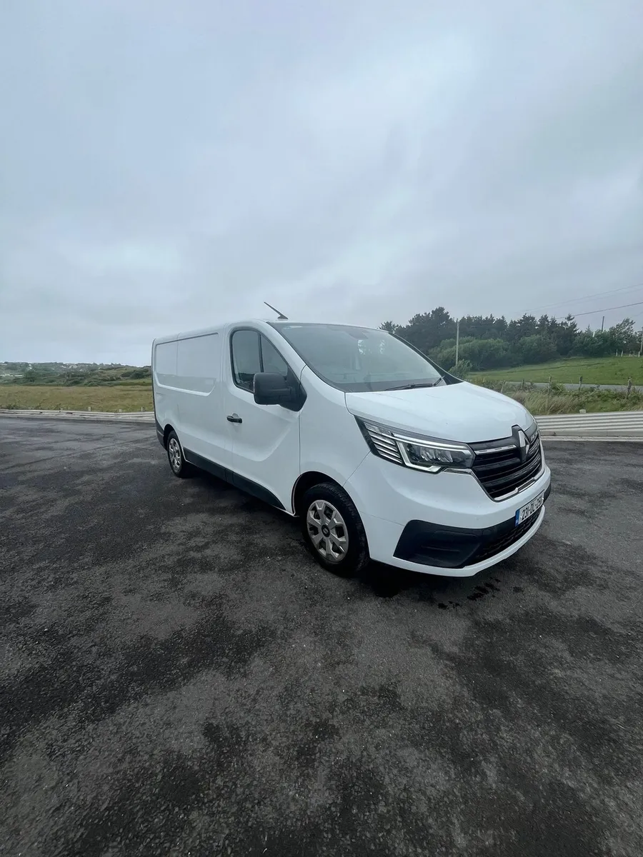 2023 renault traffic swb - Image 1