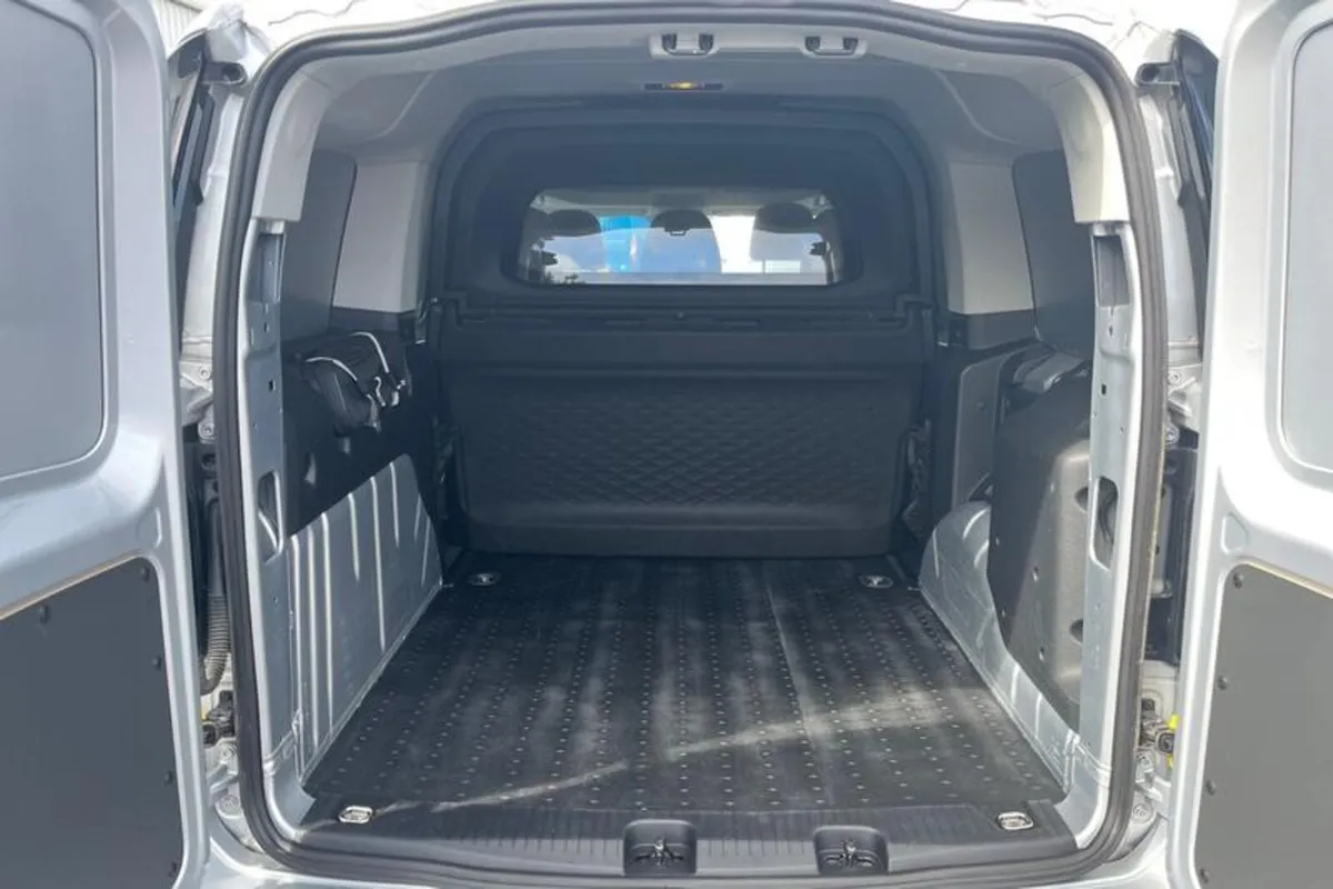 Ford Transit Connect ACTIVE - Image 4