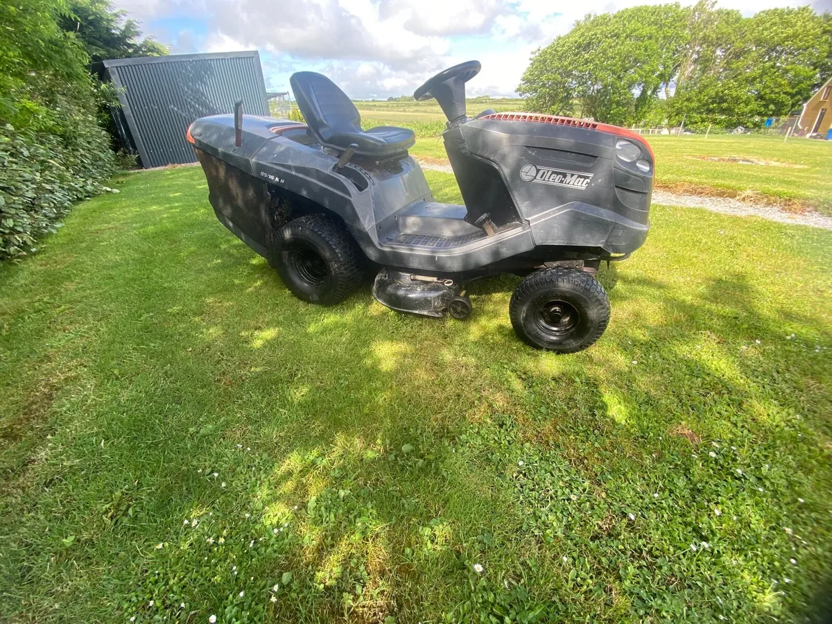 Ride on lawnmower - Image 1
