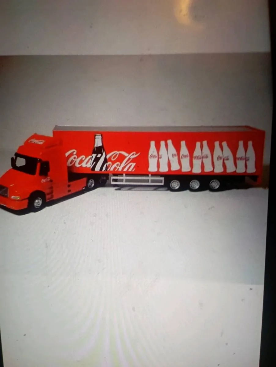 COCA-COLA VOLVO NH 12 DIE - CAST COLLECTIBLE TRUCK - Image 4
