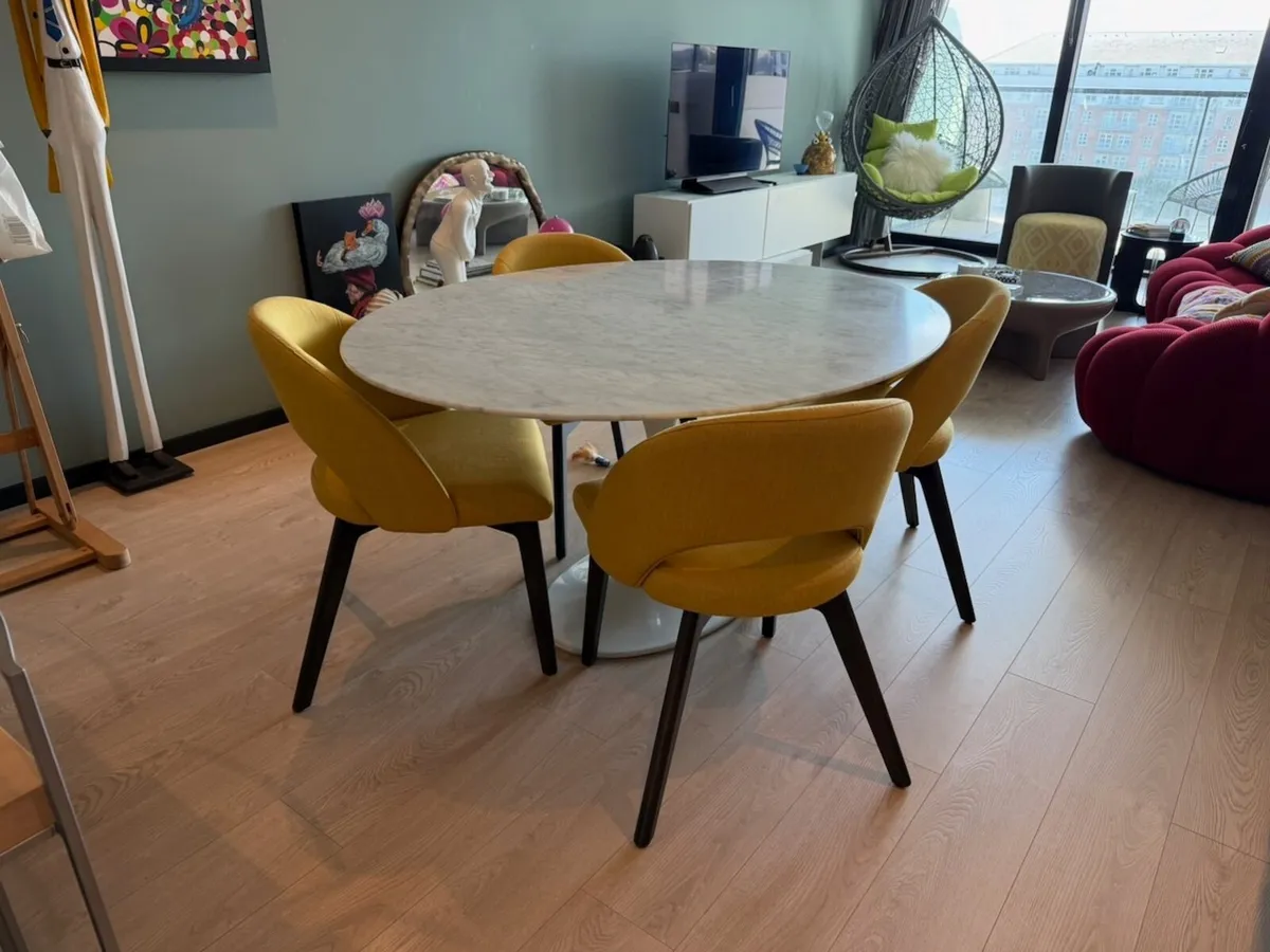 Oval marble dining table — tulip pedestal base - Image 2