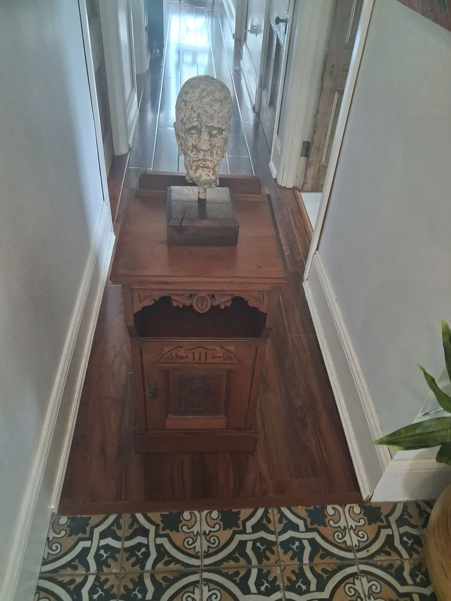 Beautiful antique cabinet - Image 2
