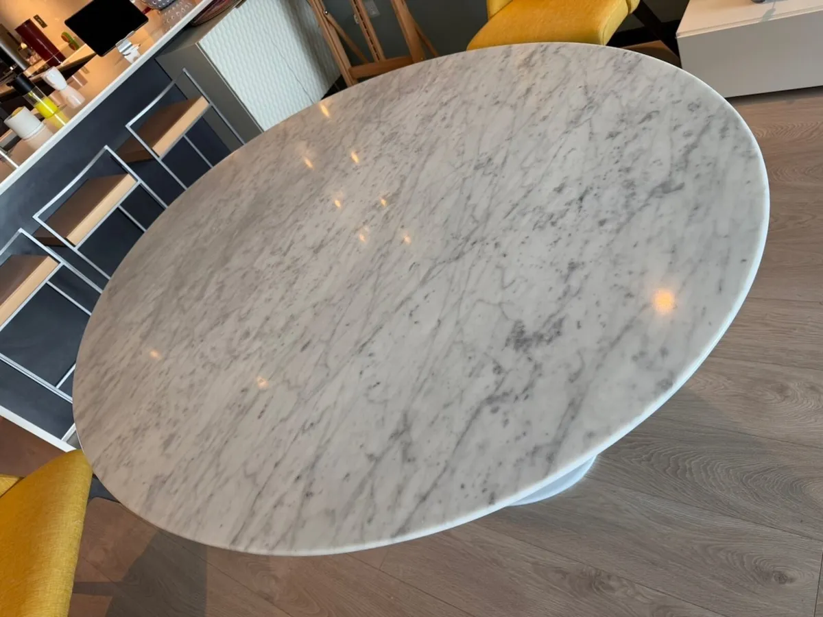 Oval marble dining table — tulip pedestal base - Image 3