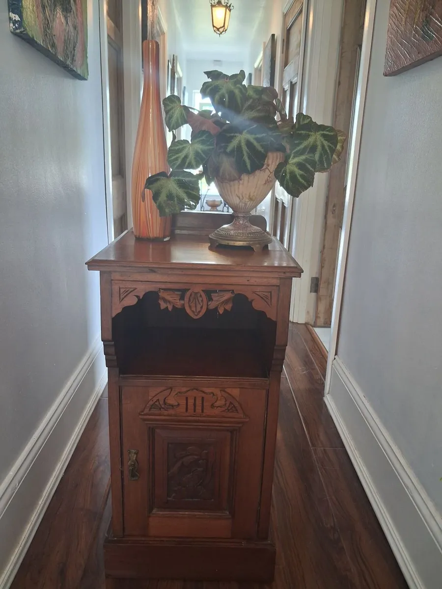 Beautiful antique cabinet - Image 3