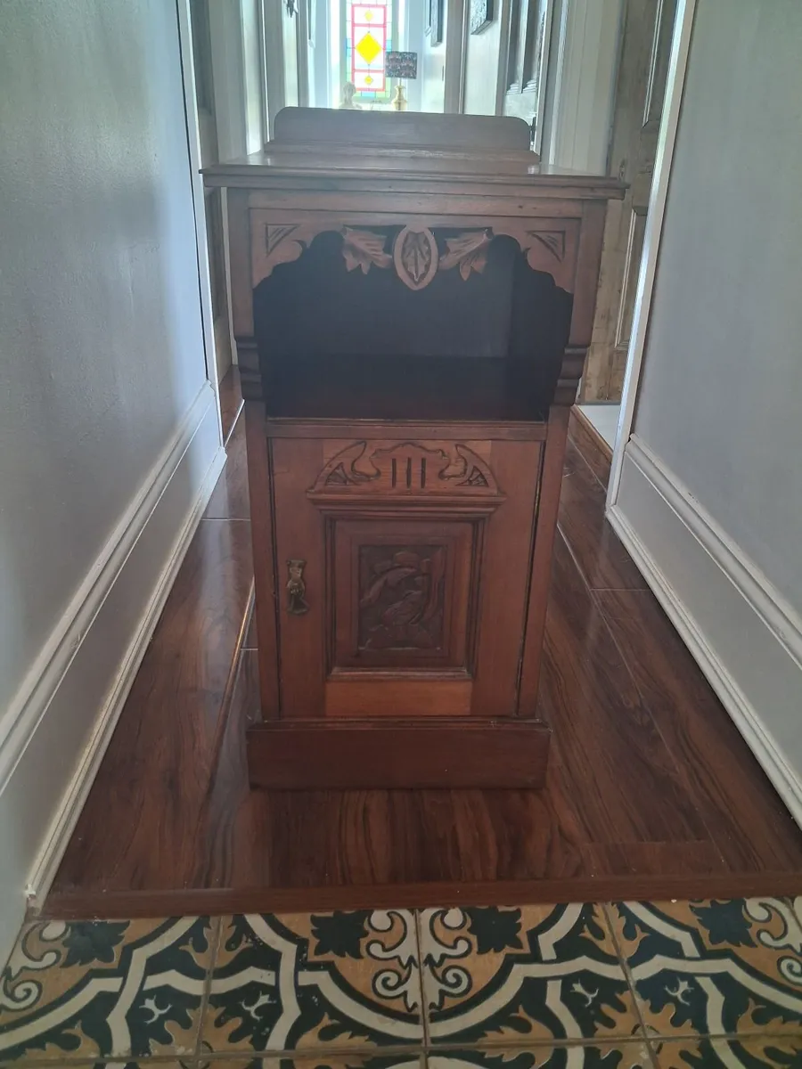 Beautiful antique cabinet - Image 1