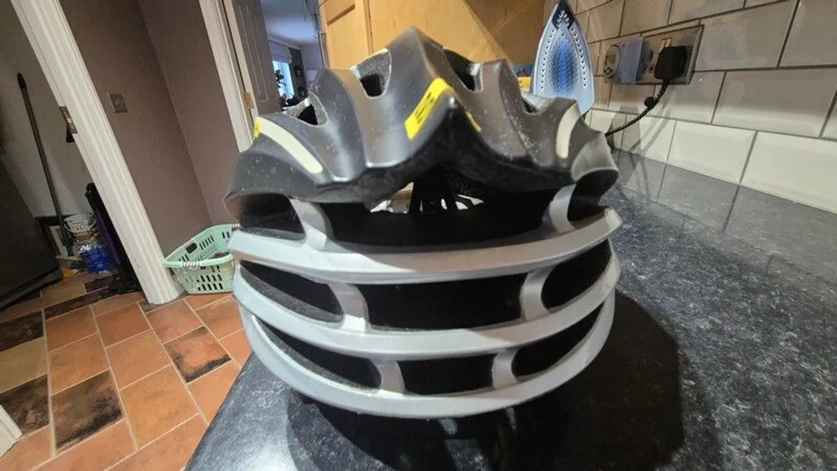 bike helmet - Image 1