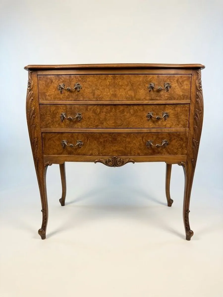 Elegant Early 20th Century French Commode - Image 2