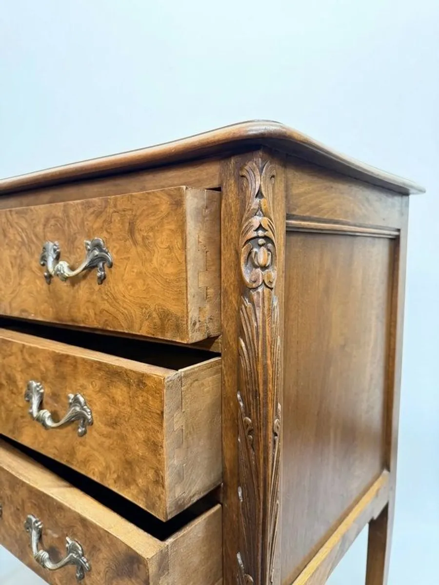 Elegant Early 20th Century French Commode - Image 4
