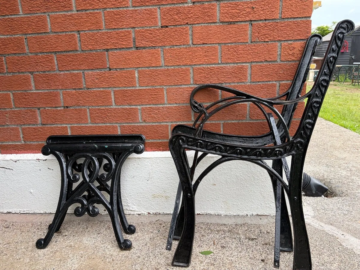 1 cast iron garden bench ends + 1 small table base - Image 2