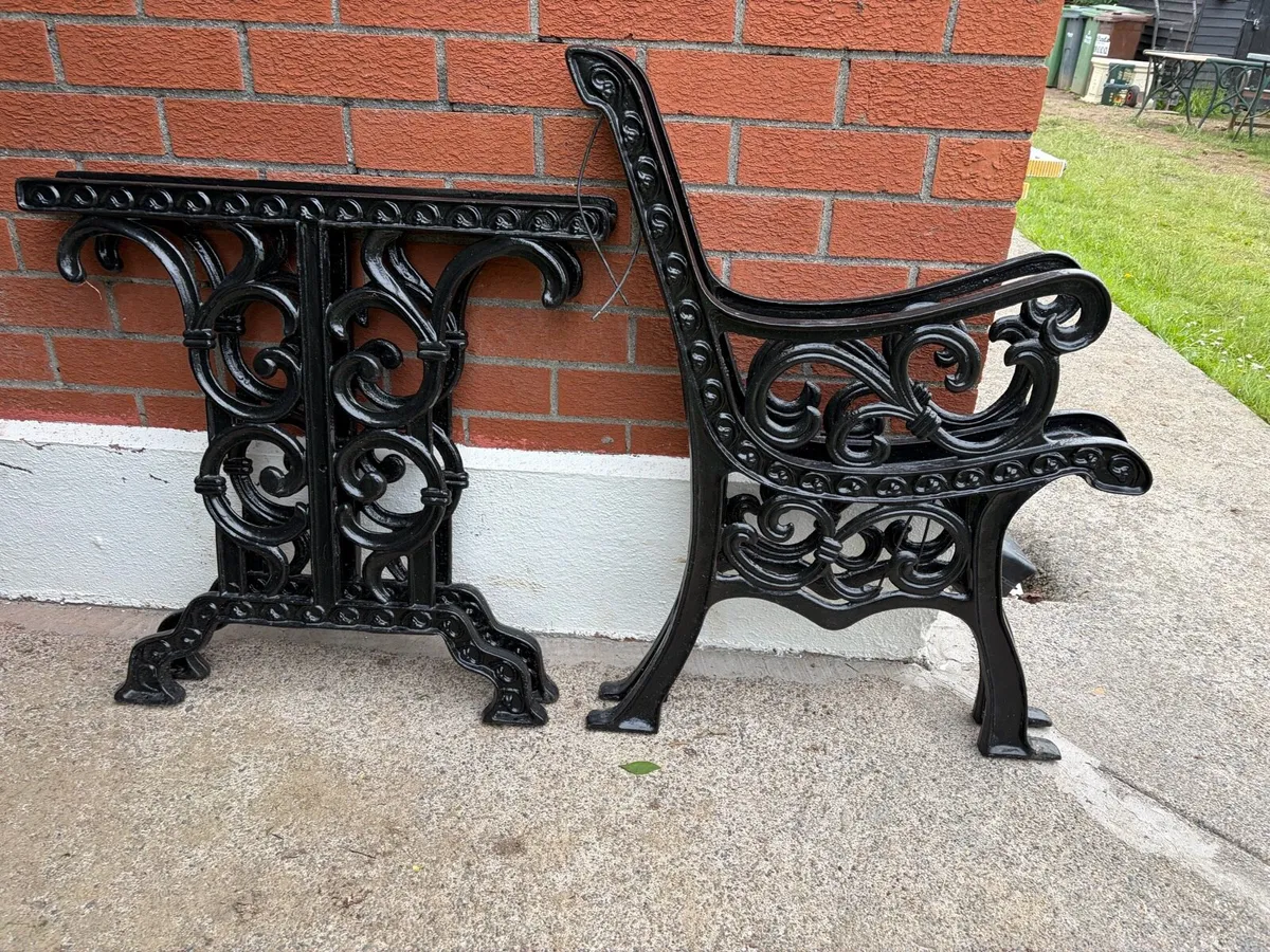 1 cast iron table + 1 cast iron bench ends - Image 4