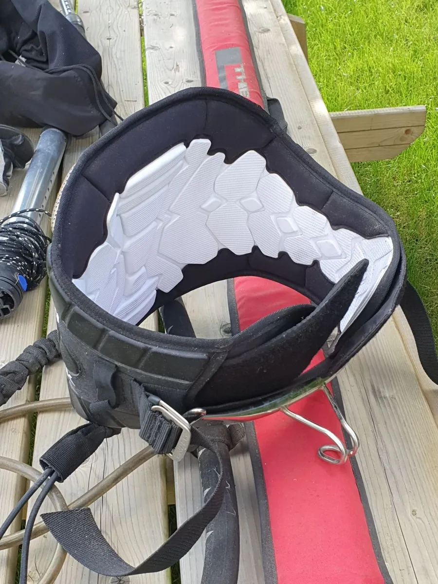Dakine windsurf harness (size large) - Image 3