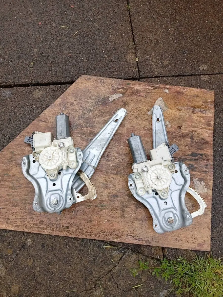 Rear window motors for 07 Toyota avensis