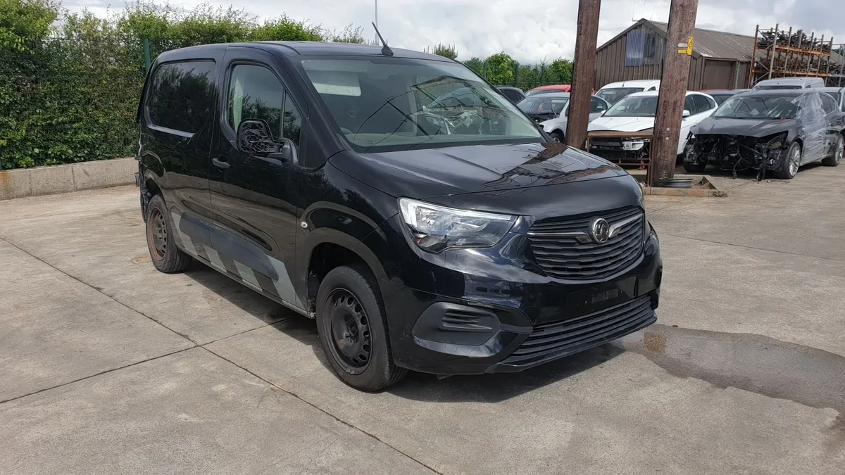 *For parts* Opel Combo 1.5 dsl 5 speed (2019) - Image 1
