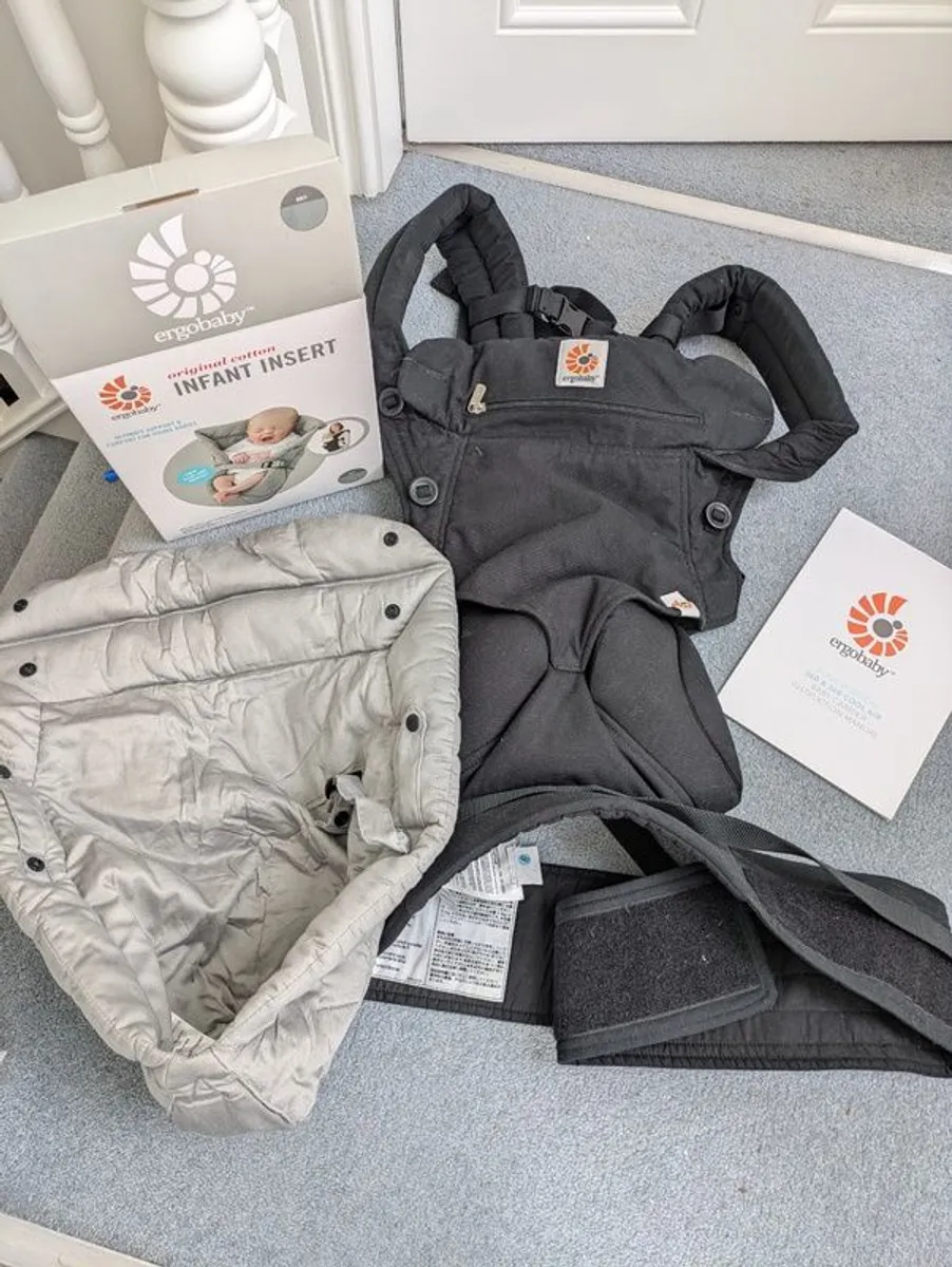 Ergobaby Baby Carrier with Newborn Infant Insert - Image 1
