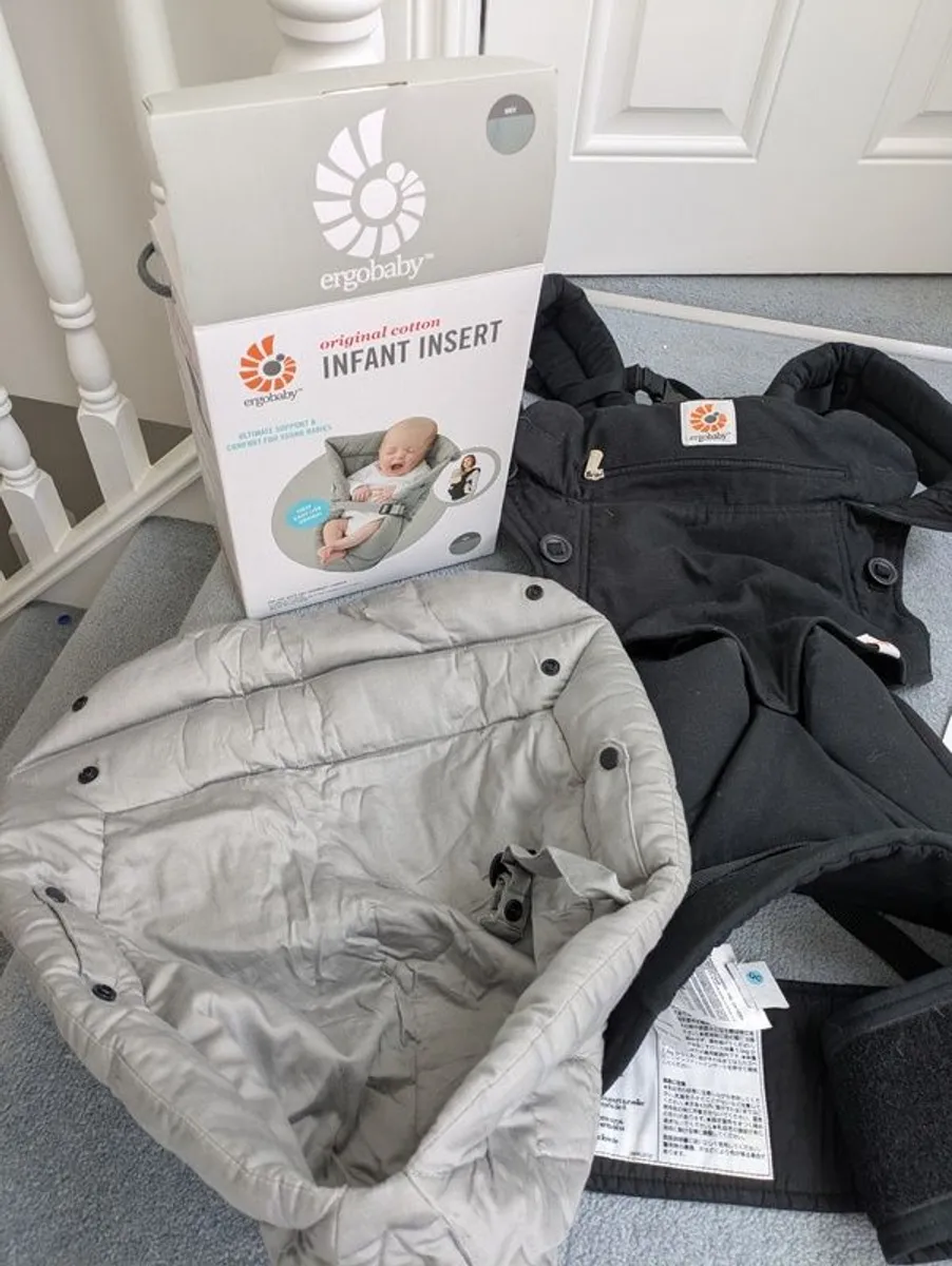 Ergobaby Baby Carrier with Newborn Infant Insert - Image 3