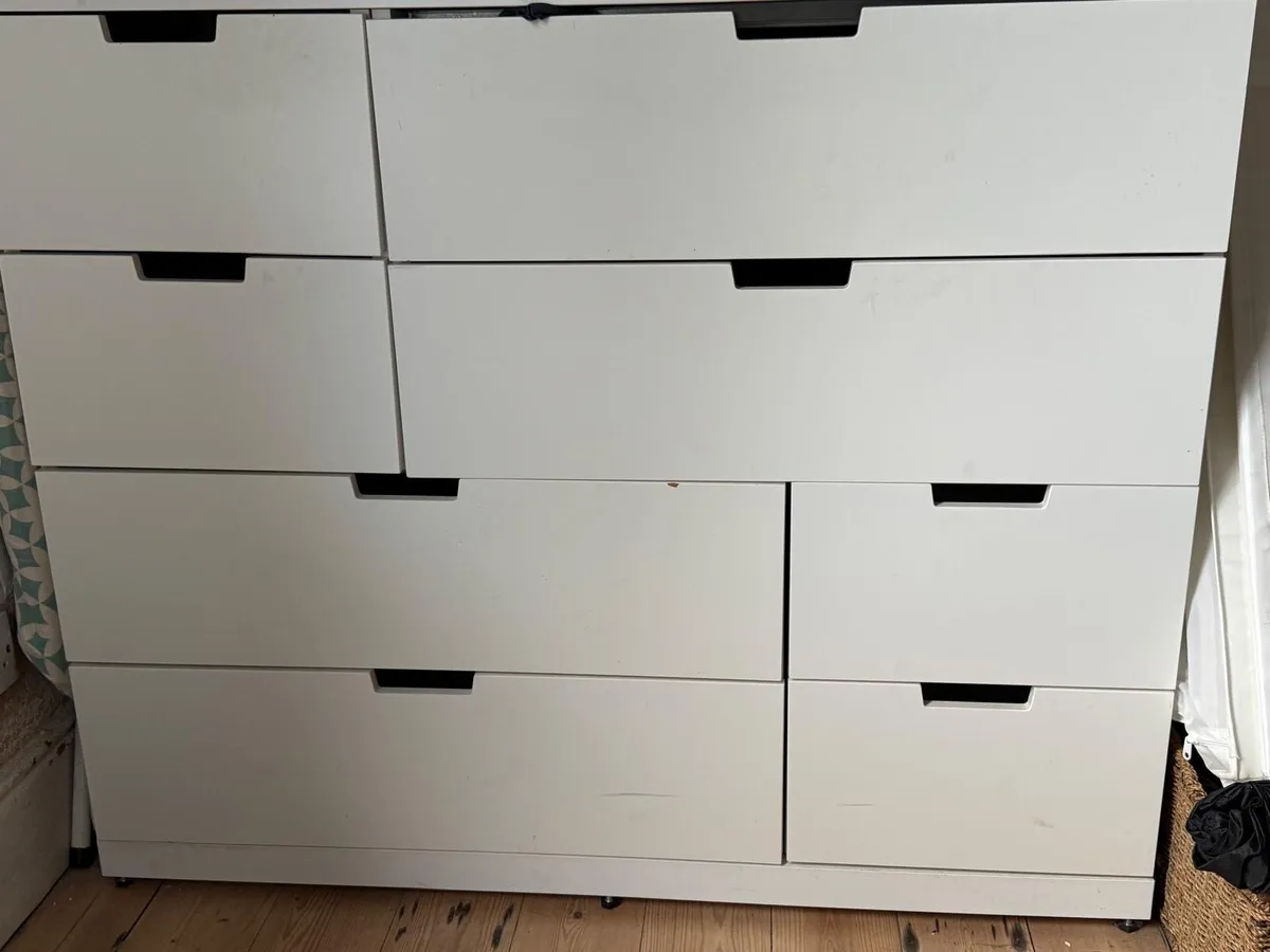 Chest of drawers