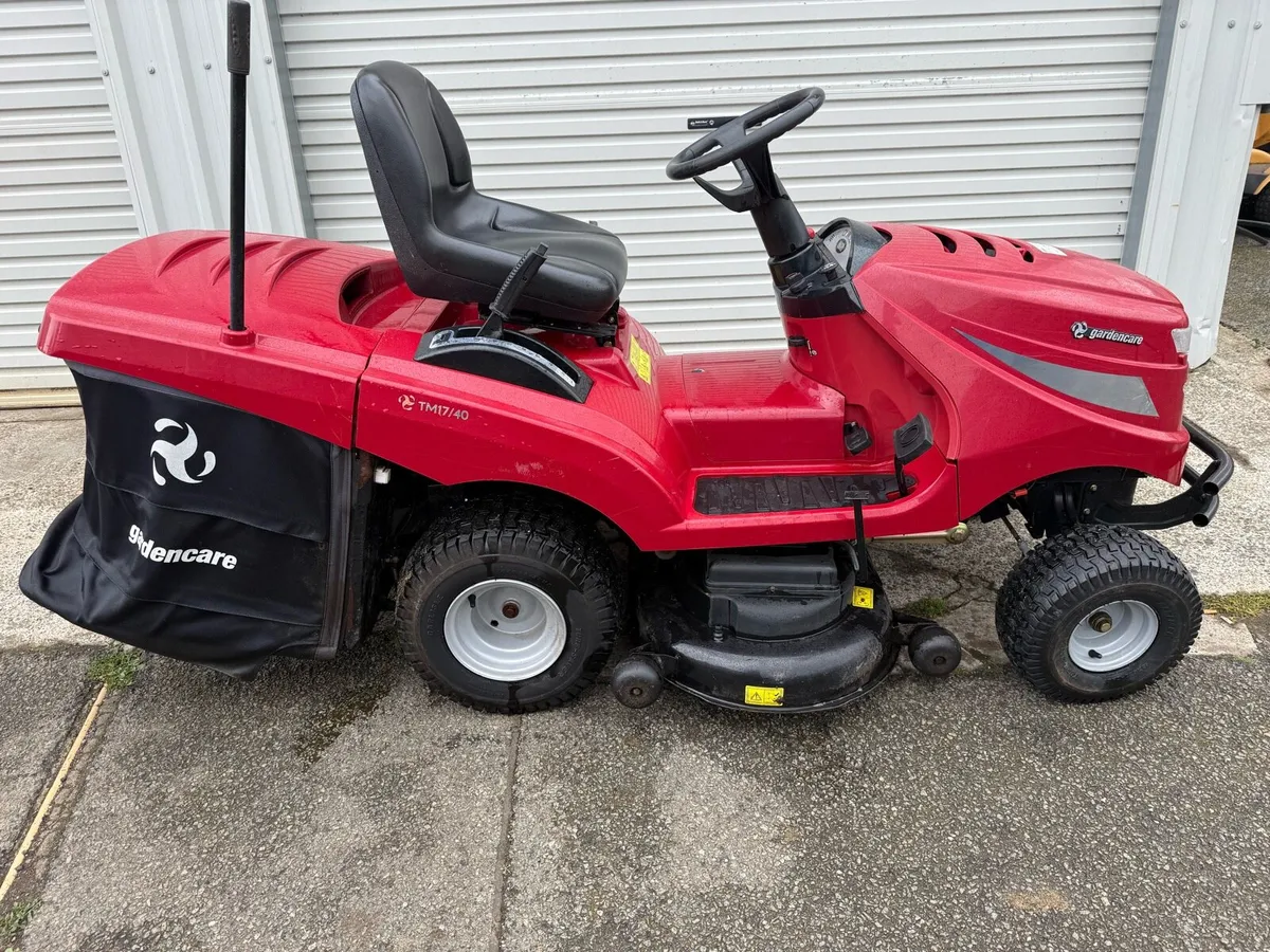 Ride on lawnmower - Image 1