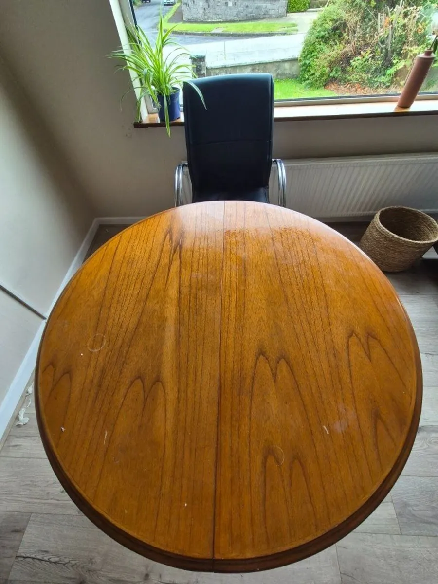 Extendable round-to-oval dining table - Image 3