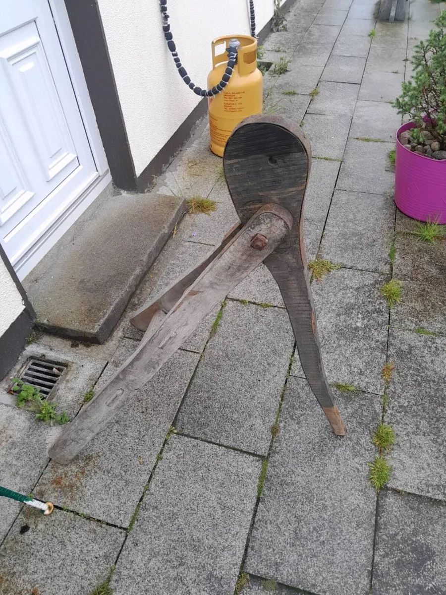 Antique wooden carrage wheel jack - Image 2