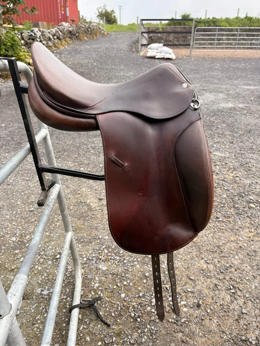 Röösli dressage saddle, 17“ M - Image 1