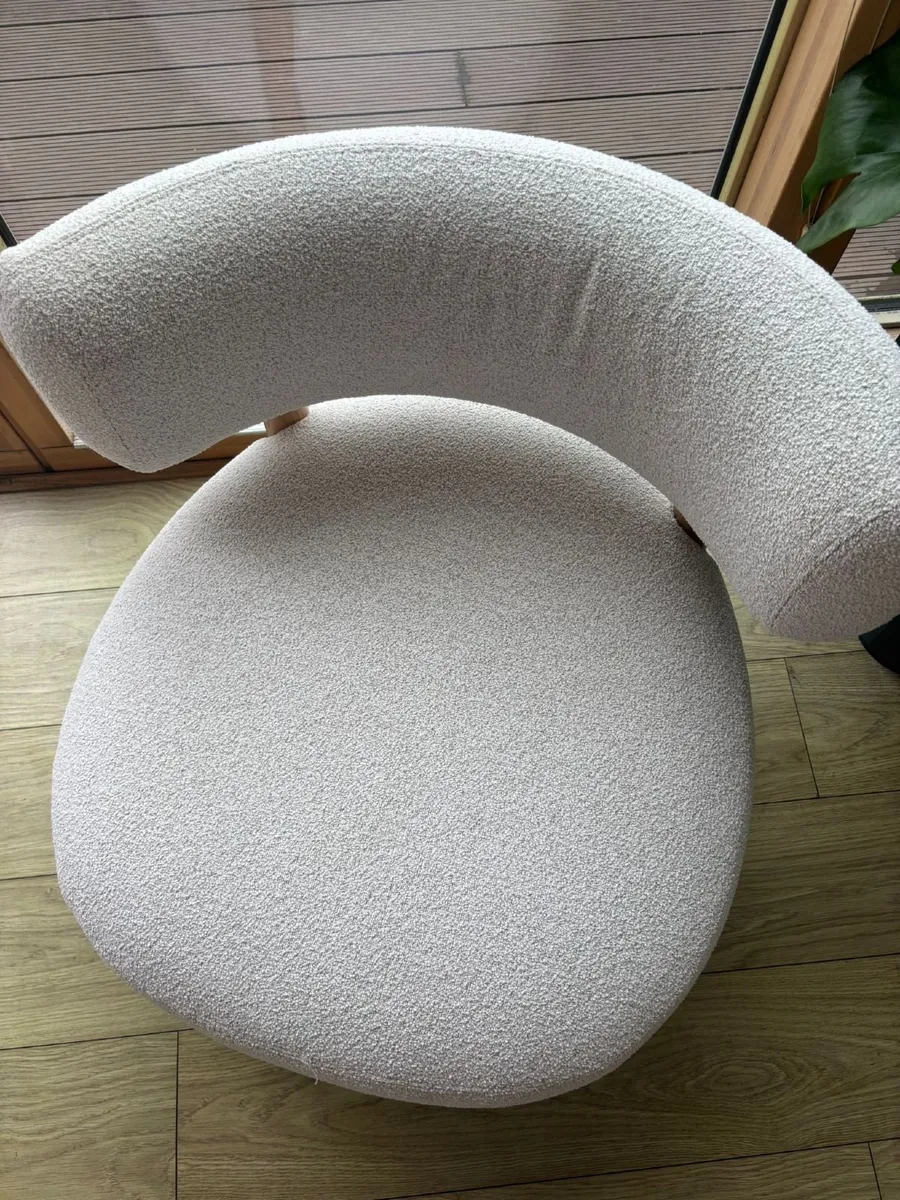 Armchair in white boucle fabric and oak legs. As n - Image 3