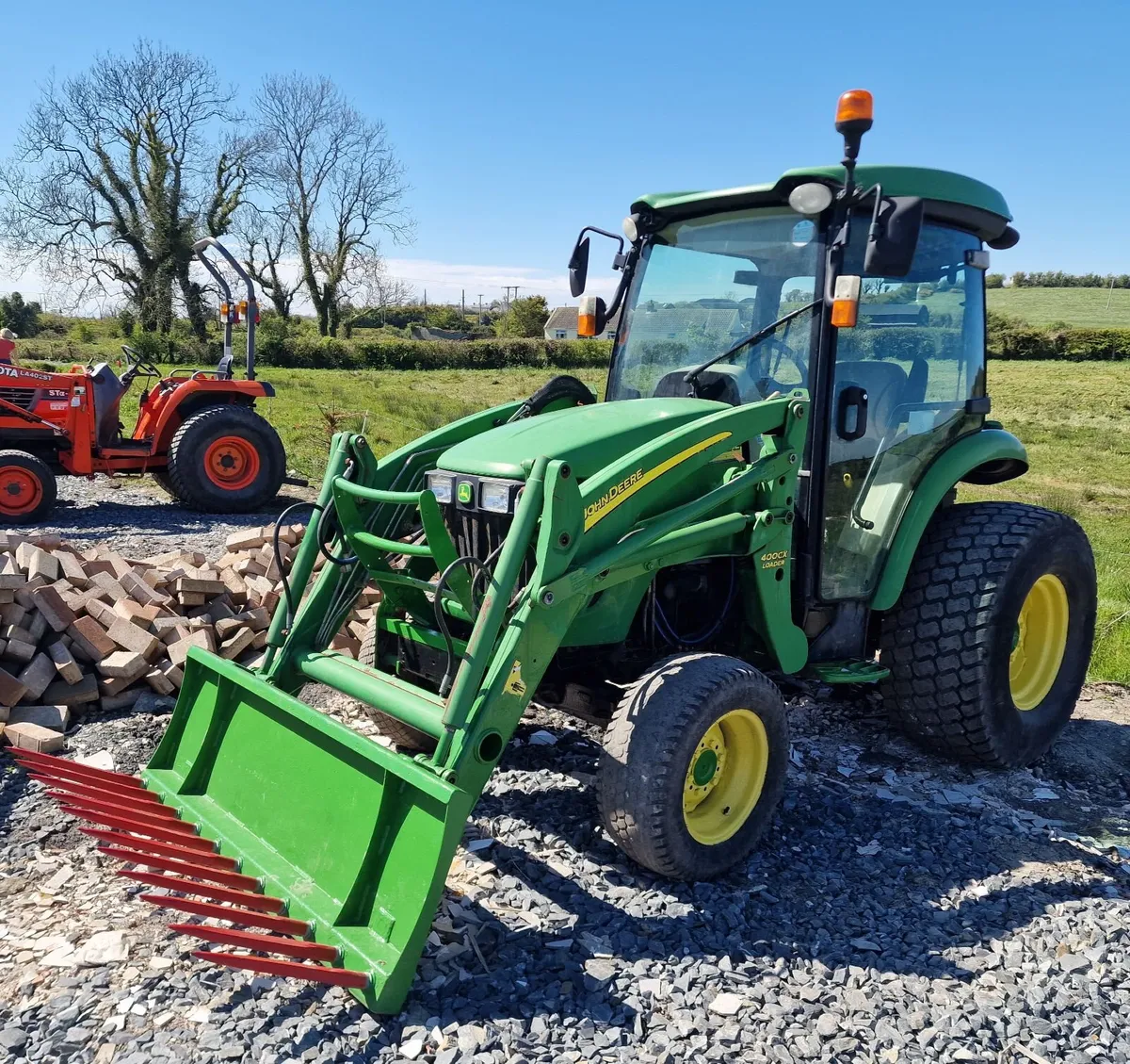 John Deere 50hp Compact Tractor with Loader - Image 3