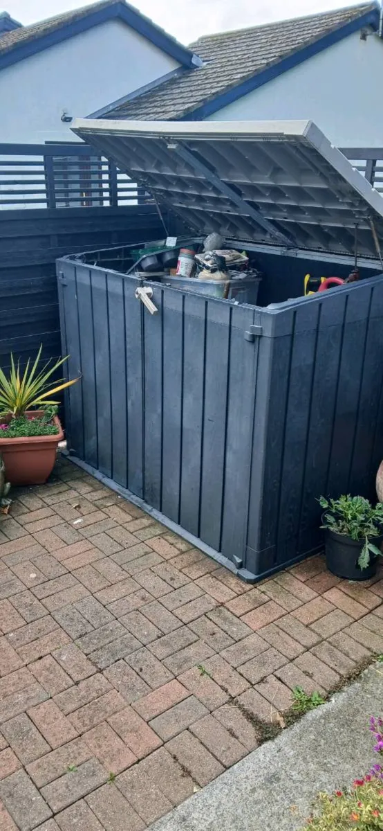 Storage box/shed   plastic - Image 3